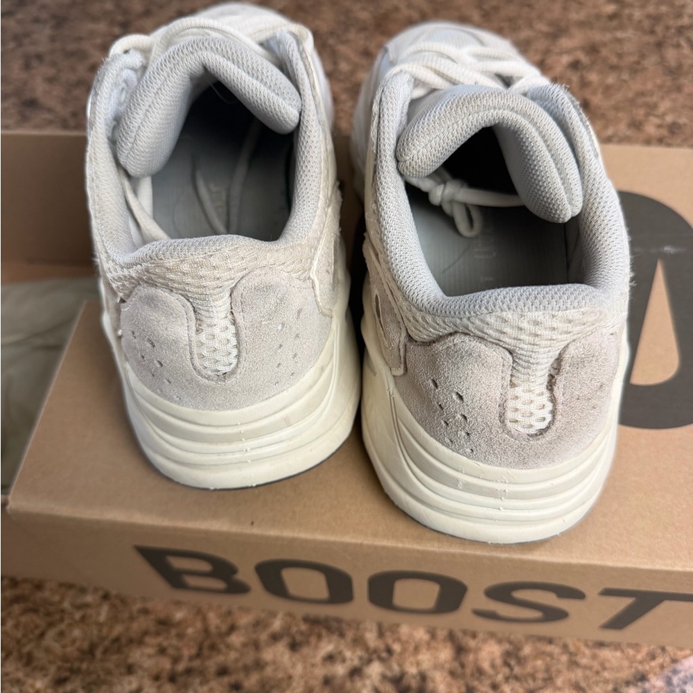 yeezy boost 700
